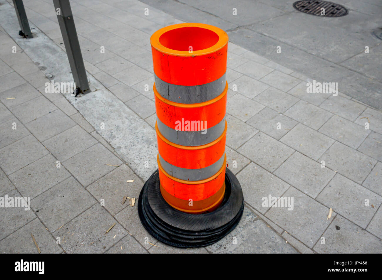 Traffic construction in downtown montreal hires stock photography and