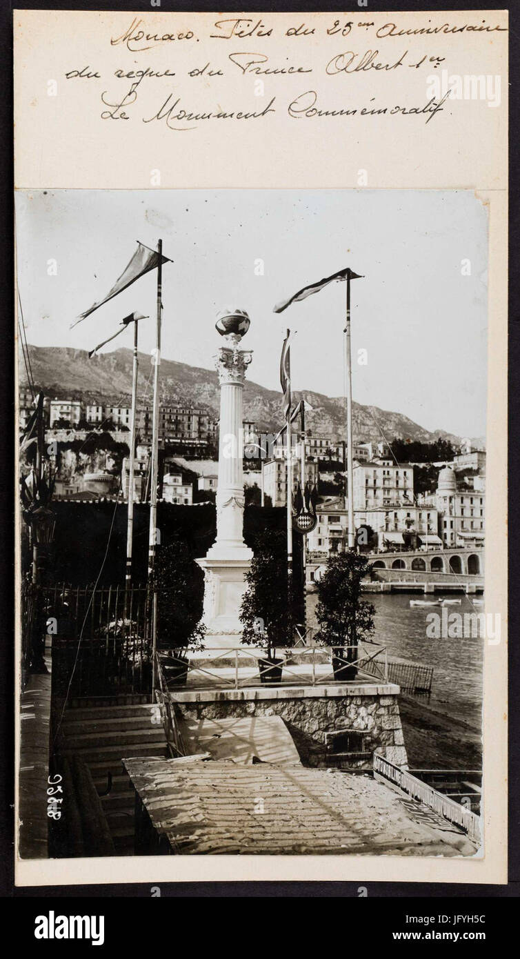 Fetes Du 25eme Anniversaire Du Regne Du Prince De Monaco Le Monument Commemoratif Stock Photo Alamy