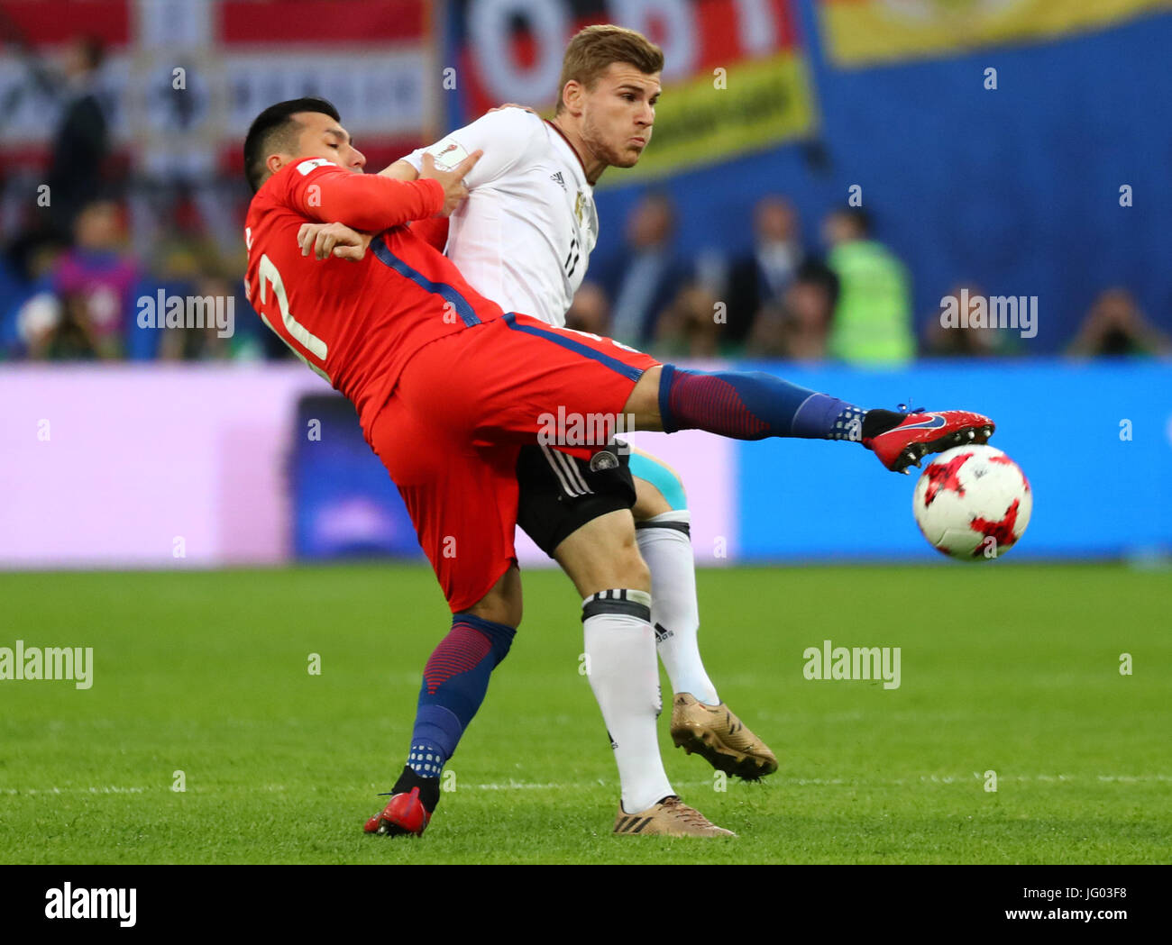Saint Petersburg, Russia. 2nd July, 2017. Chile's Gary Medel (l) and Germany's Timo Werner in action during the Confederations Cup finale between Chile and Germany at the Saint Petersburg Stadium in Saint Petersburg, Russia, 2 July 2017. Photo: Christian Charisius/dpa/Alamy Live News Stock Photo
