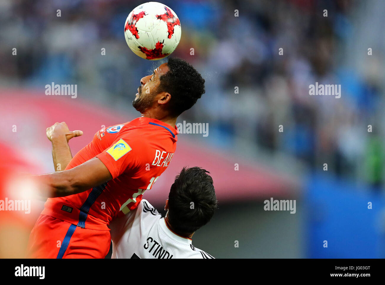 St Petersburg, Russia. 2nd July, 2017. CHILE VS GERMANY - Jean Beausejour of Chile contests with Lars Stindl of Germany during a match between Chile and Germany at the 2017 Confederations Cup Final this Sunday (02), held at the Krestovsky Stadium (Zenit Arena) in St. Petersburg, Russia. (Photo: Heuler Andrey/DiaEsportivo/Fotoarena/Alamy Live News) Stock Photo