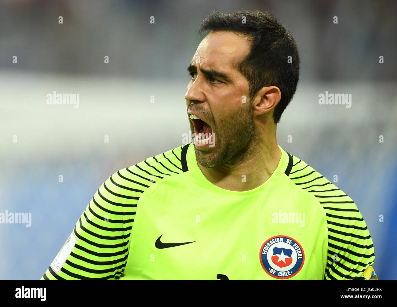 Saint Petersburg, Russia. 2nd July, 2017. Chile's goalkeeper Claudio Bravo reacts during the Confederations Cup finale between Chile and Germany at the Saint Petersburg Stadium in Saint Petersburg, Russia, 2 July 2017. Photo: Marius Becker/dpa/Alamy Live News Stock Photo