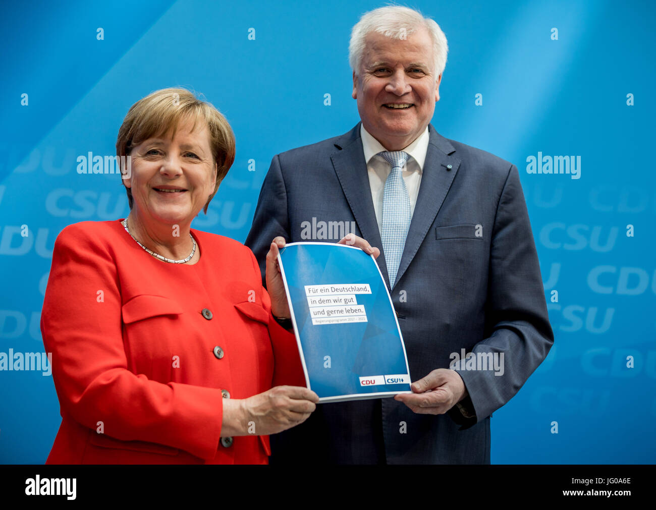 Berlin, Germany. 3rd July, 2017. German chancellor and chairwoman of the CDU, Angela Merkel (R