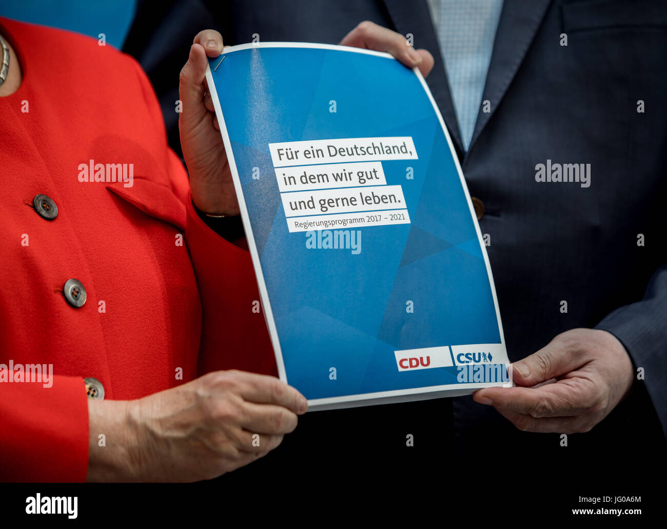Berlin, Germany. 3rd July, 2017. German chancellor and chairwoman of the CDU, Angela Merkel (R