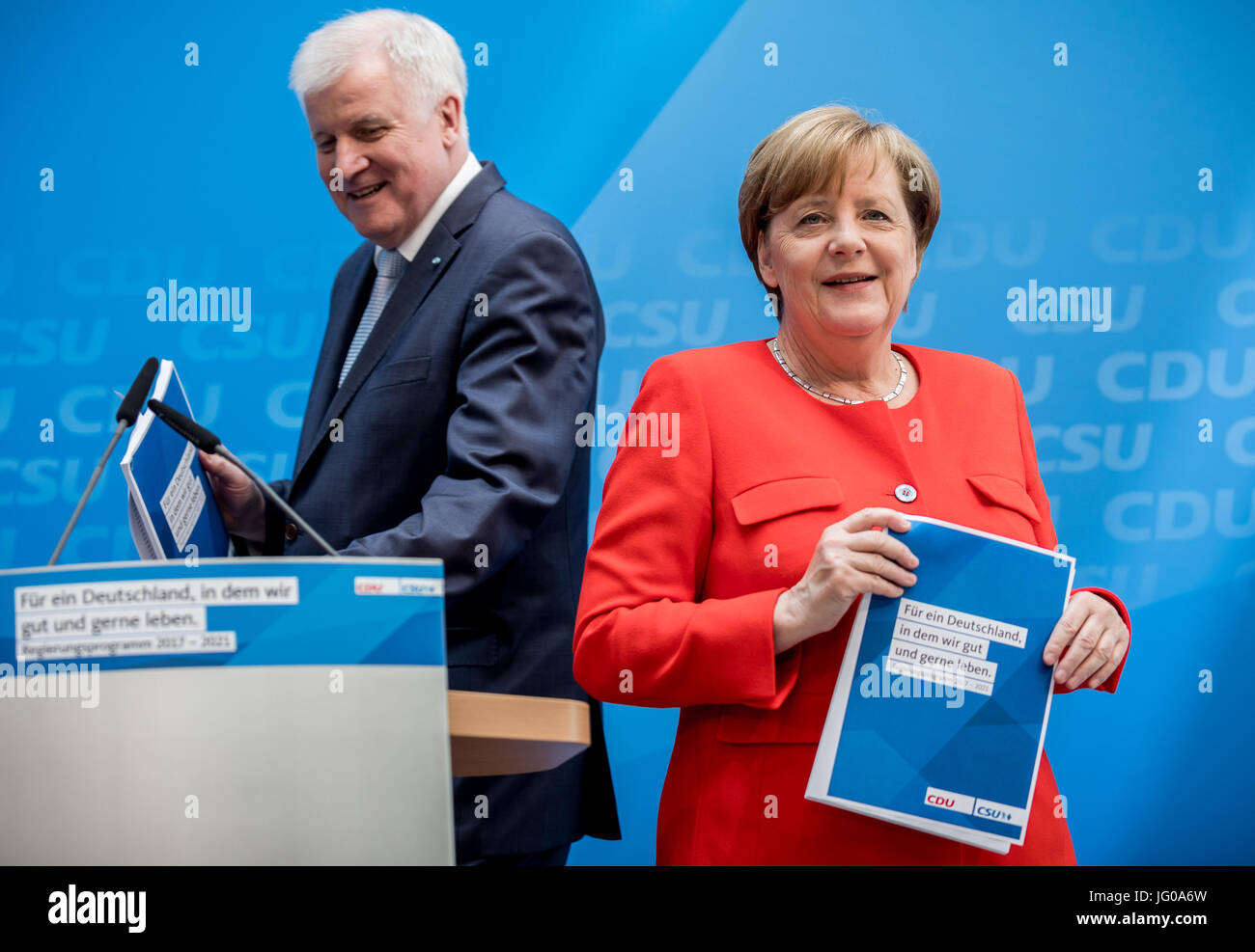 Berlin, Germany. 3rd July, 2017. German chancellor and chairwoman of the CDU, Angela Merkel (R