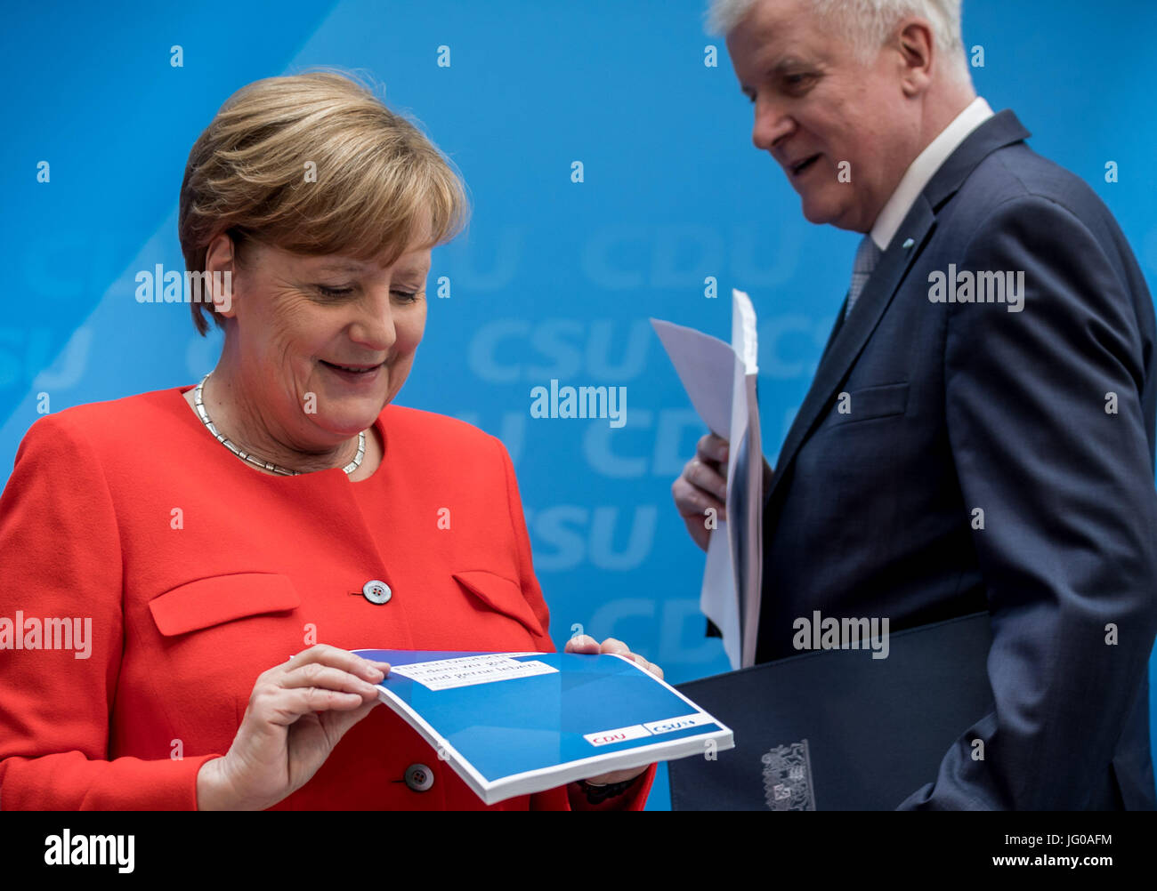 Berlin, Germany. 3rd July, 2017. German chancellor and chairwoman of the CDU, Angela Merkel (R