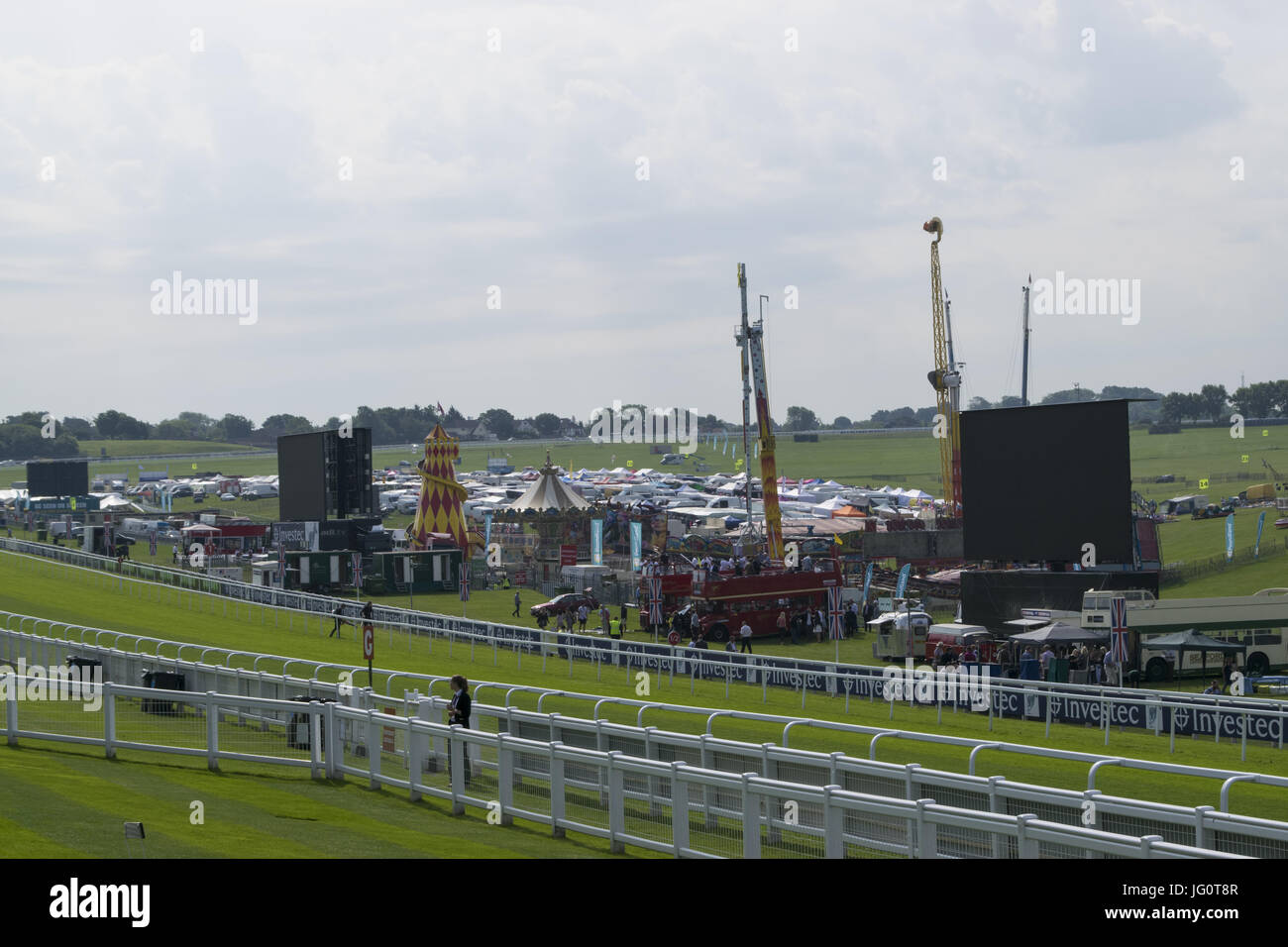Investec Oaks Ladies Day at Epsom Downs Racecourse Featuring: Atmosphere Where: EPSOM, United Kingdom When: 02 Jun 2017 Credit: Paul Taylor/WENN.com Stock Photo