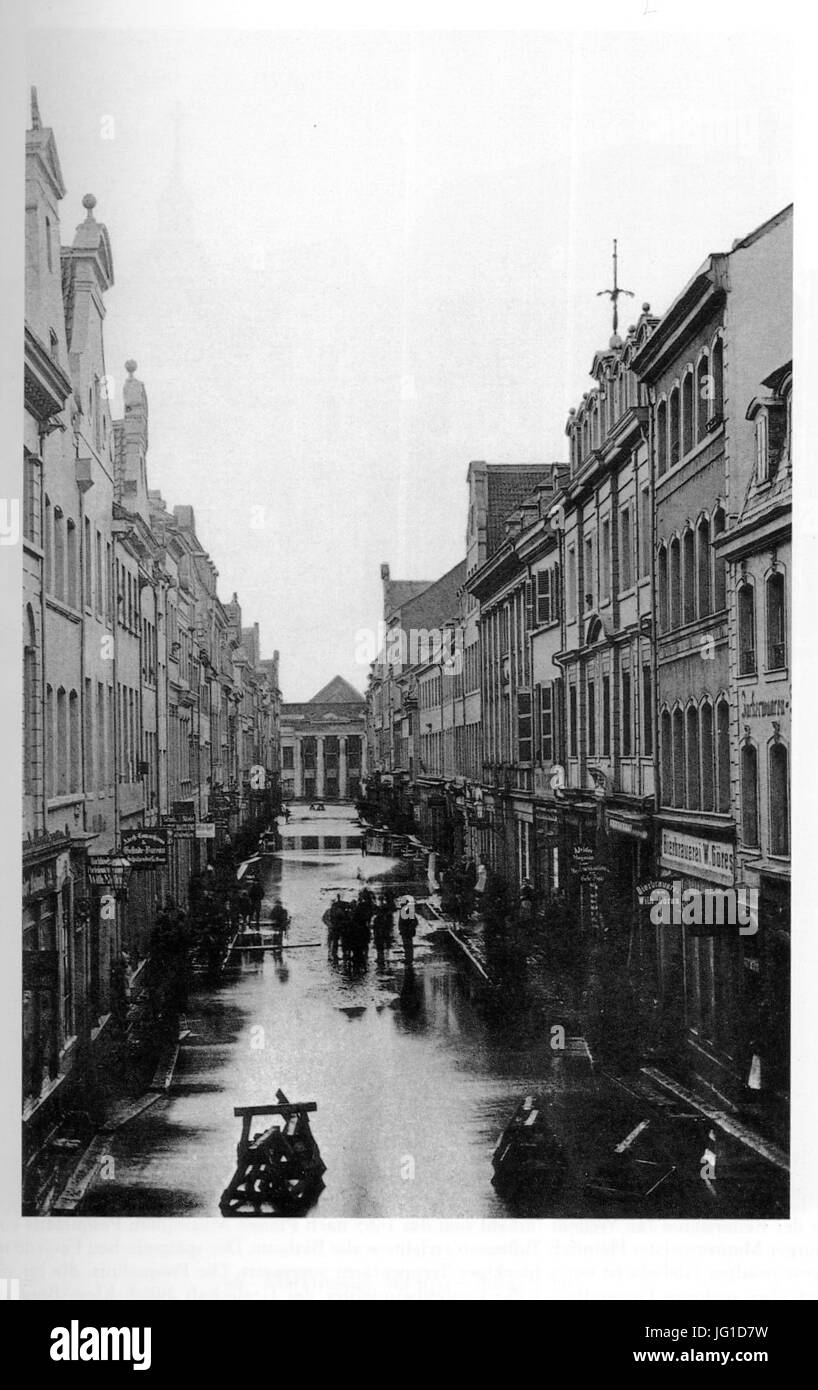 Düsseldorf, Bolkerstraße mit den vier ionischen Säulen des Theaterportikus am Ende der Straße um 1882 Stock Photo