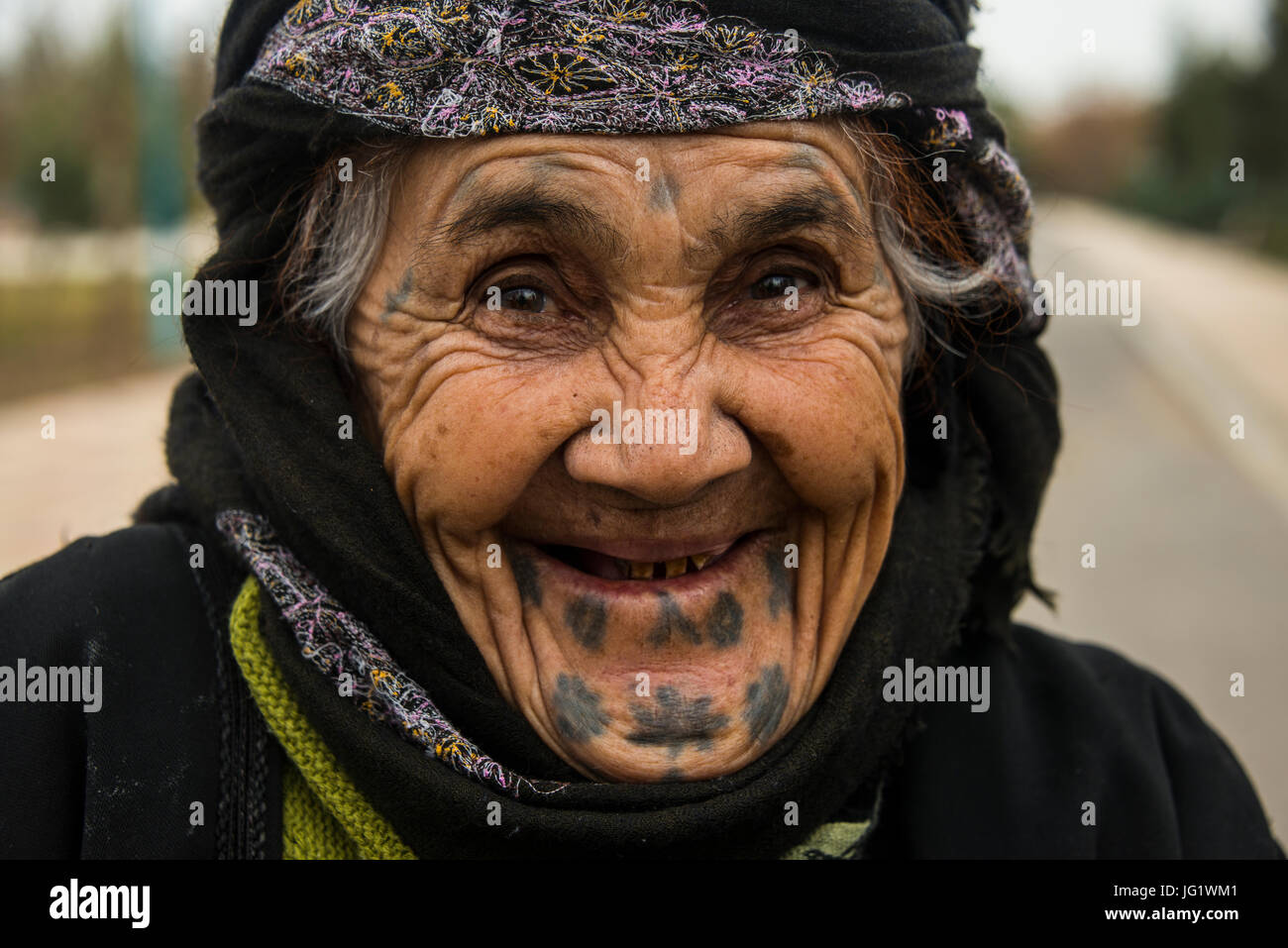 Old kurdish woman with tatoos in her face in the Martyr Sami Abdul-Rahman Park in Erbil or Hawler, capital of Iraq Kurdistan Stock Photo