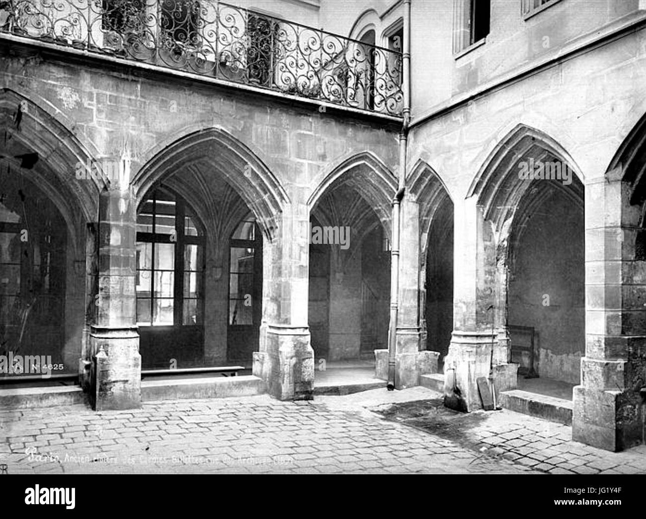 Cloitre des billettes paris hires stock photography and images Alamy