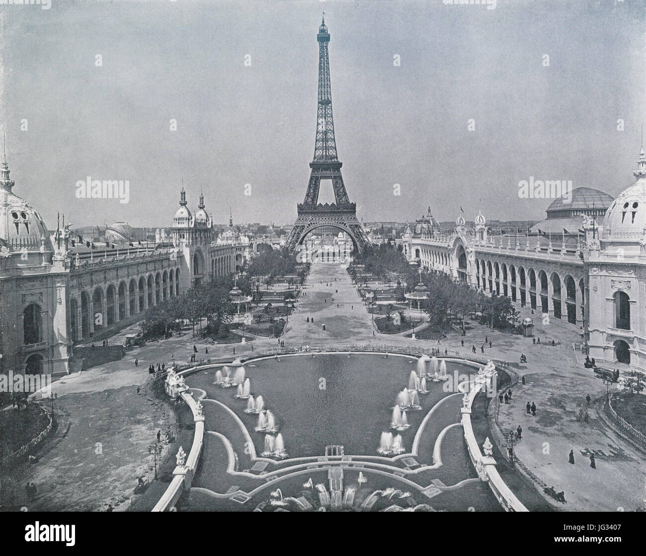 Le Champ de Mars, vue prise du Château d'eau, 1900 Paris World Fair Stock Photo