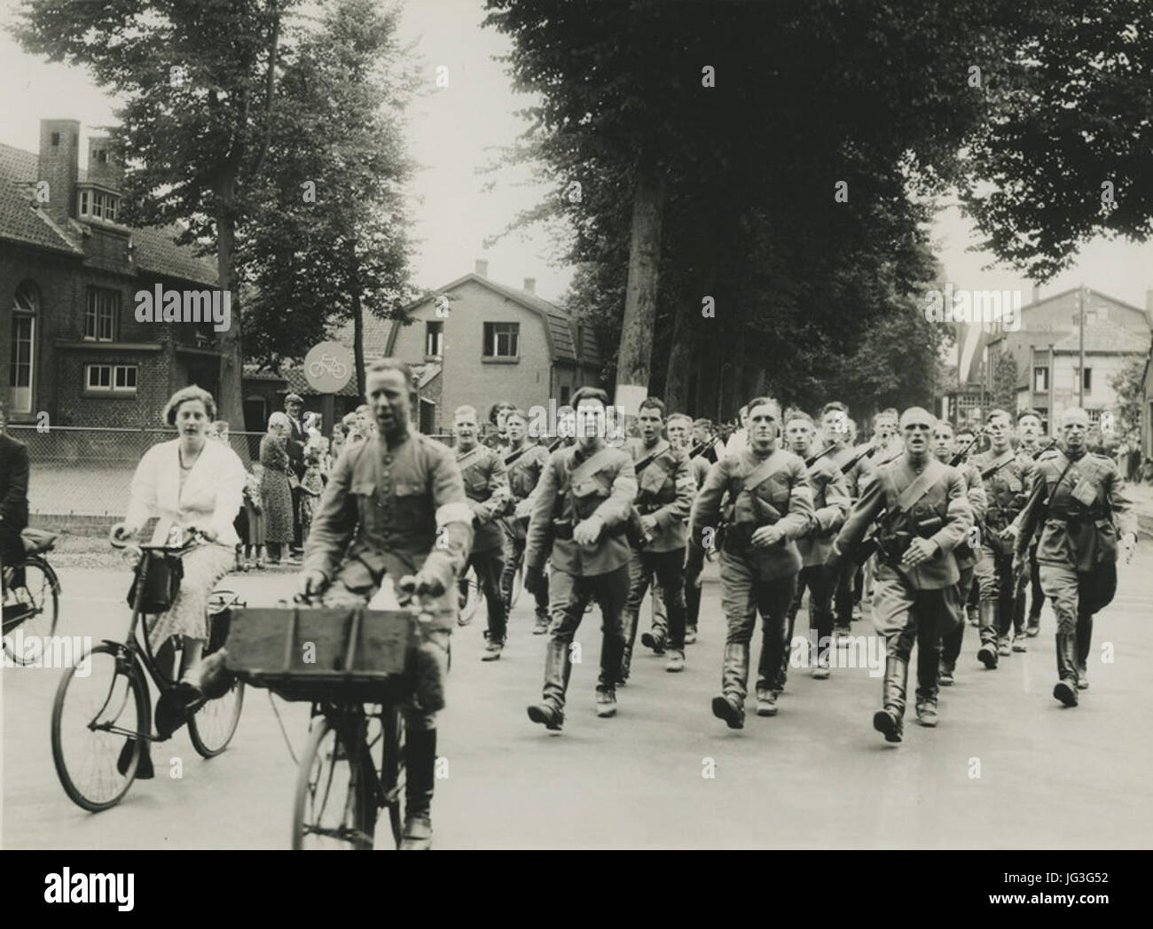 Het detachement van het Regiment Wielrijders uit Den Bosch onder leiding van de - F40872 - KNBLO Stock Photo
