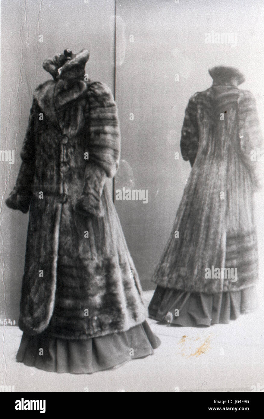 Pelzmantel, Längs- und Querverarbeitung, 1899 Stock Photo