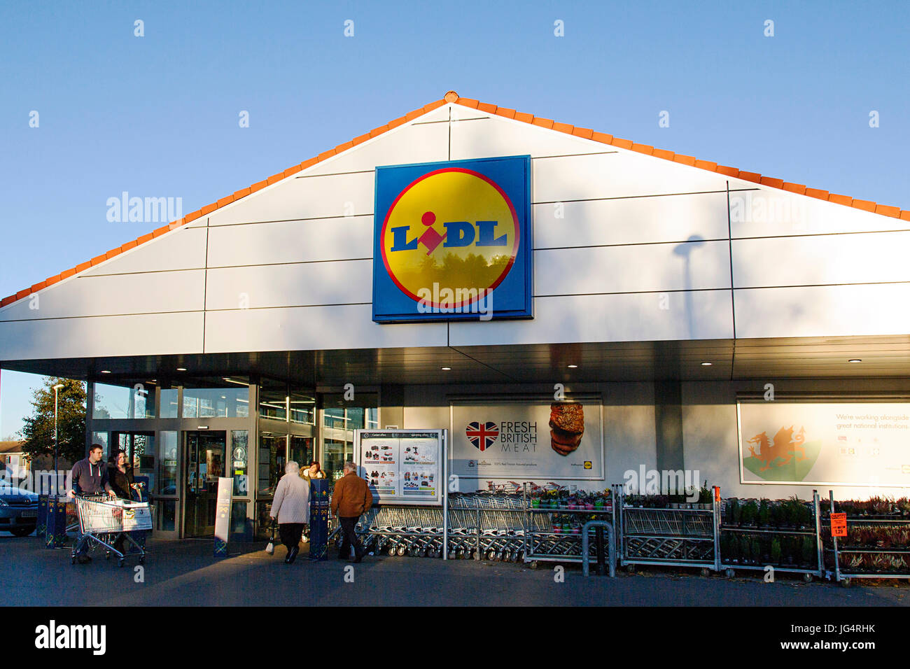 Lidl customer hi-res stock photography and images - Page 2 - Alamy