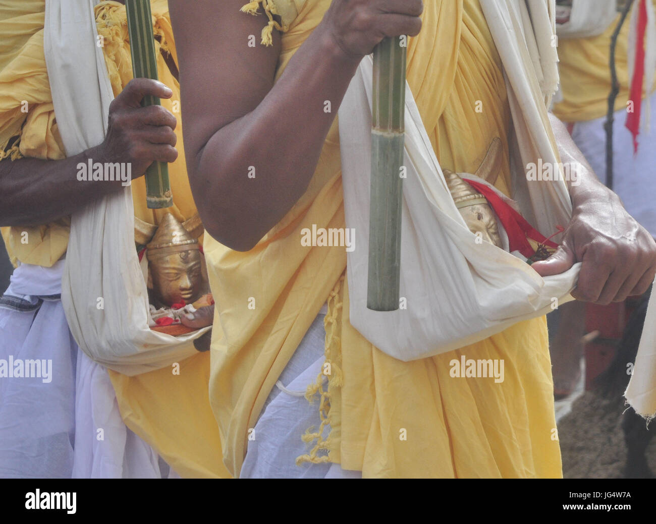 Pusari Hindu priest in traditional clothing hi-res stock photography and ...