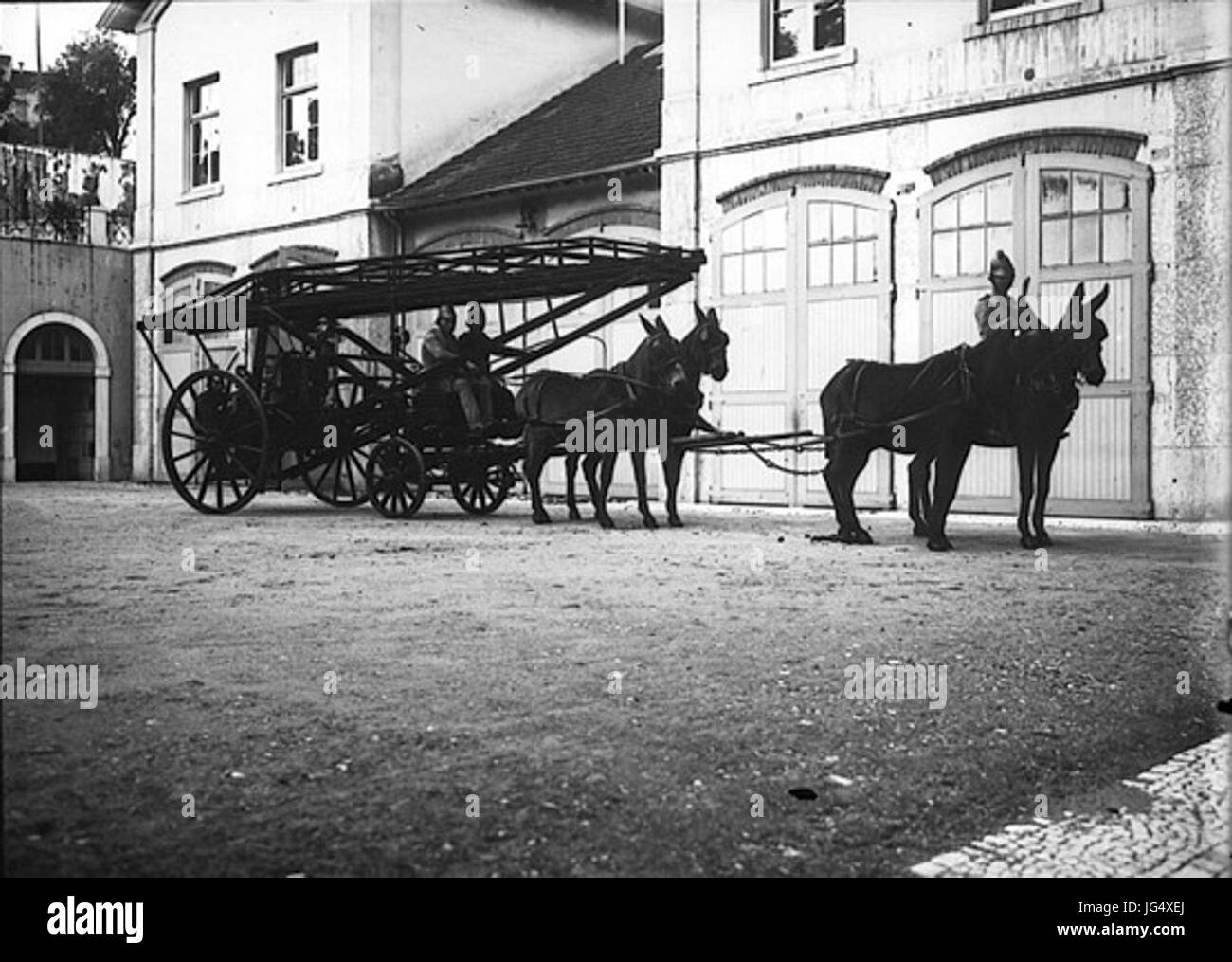 Pompiers en Portugal 28Ch.-Fl. 111-177429 Stock Photo - Alamy