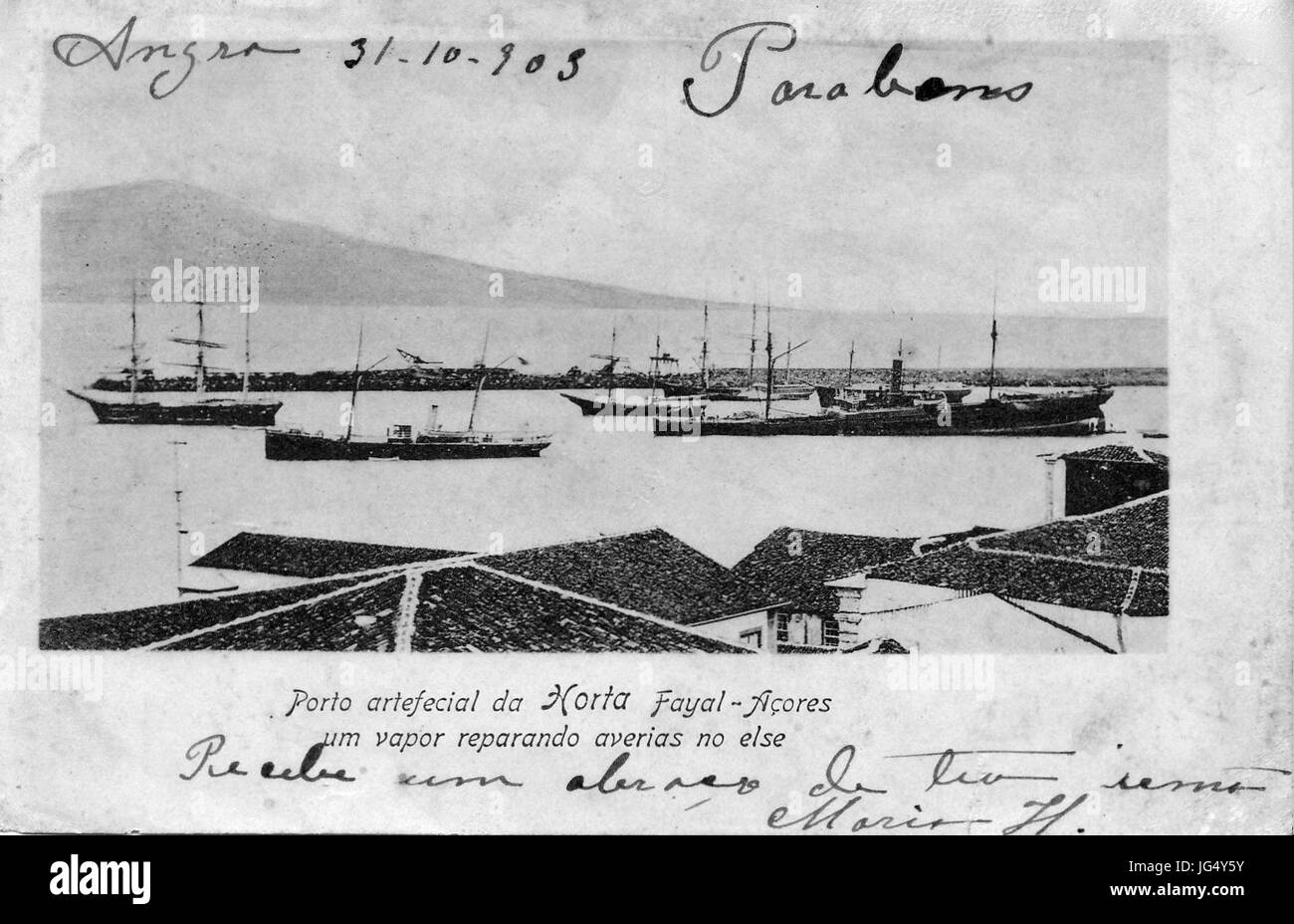 Porto da Horta, ilha do Pico ao fundo, ilha do Faial, Aä7ores, Arquivo de Villa Maria, Angra do HeroäDsmo, Aä7ores. Stock Photo