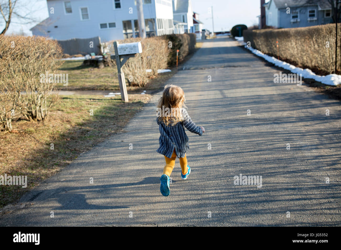Child running from behind hires stock photography and images Alamy