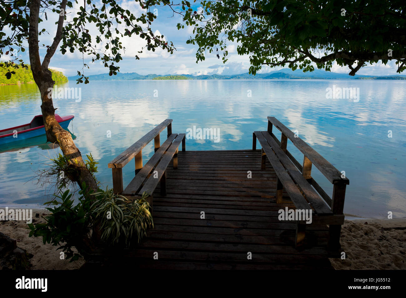 Pier of an ecolodge above the water of the Marovo Lagoon, Salomon Islands,  Pacific Stock Photo - Alamy