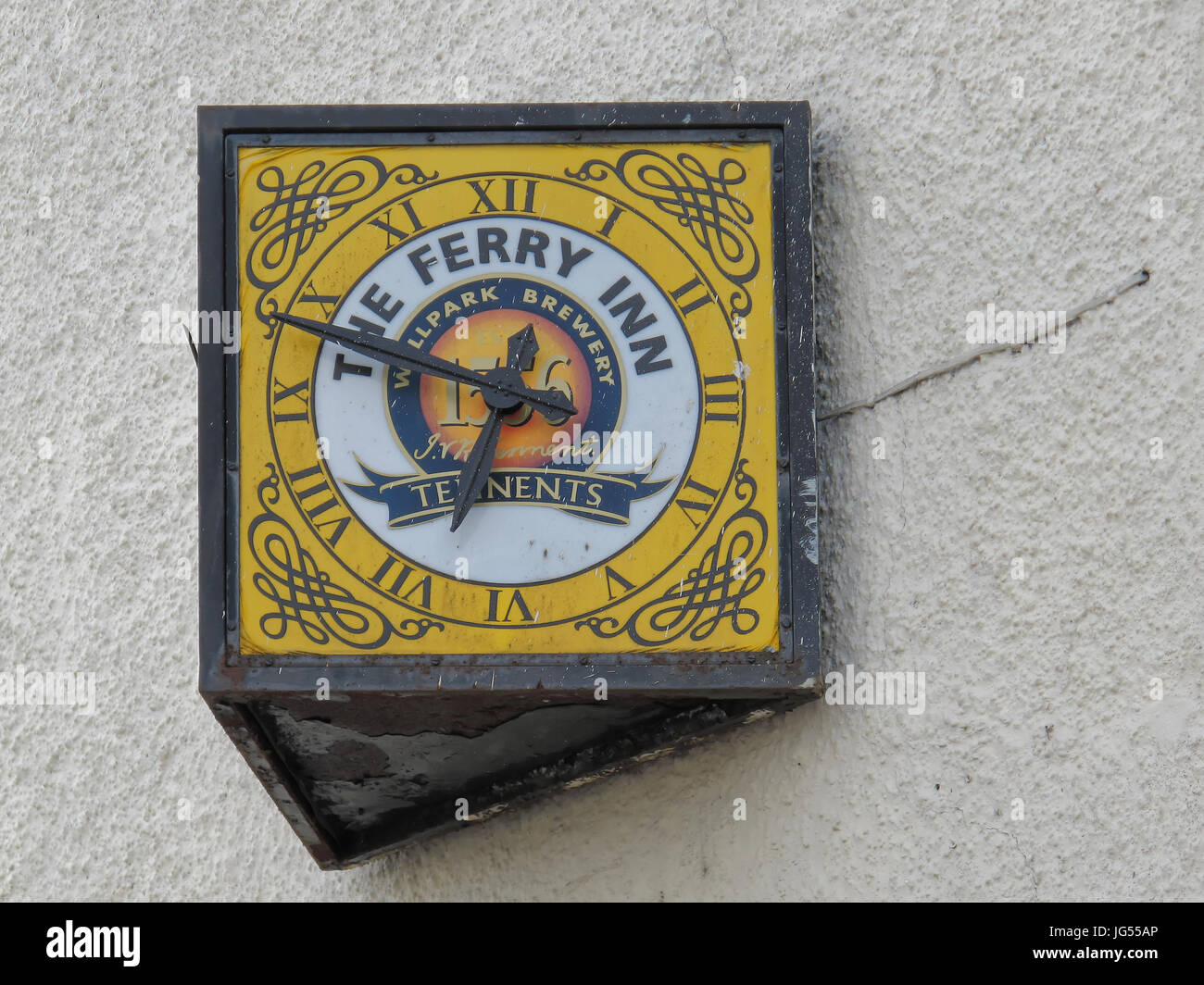The Ferry Inn Renfrew near Glasgow Tennents lager Wellpark brewery vintage pub clock Stock Photo