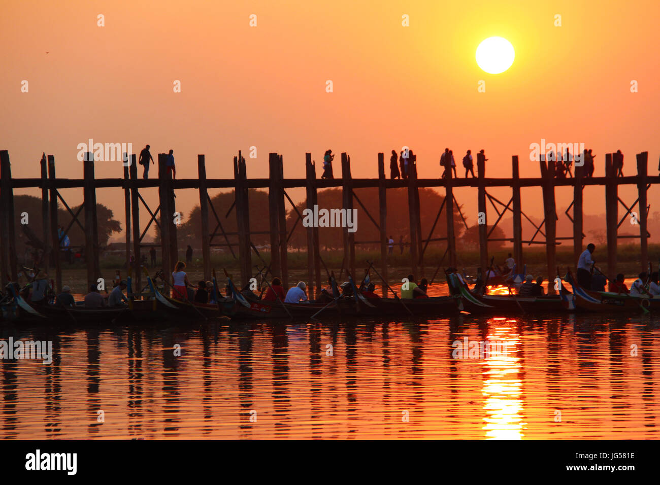 U Being is the oldest and longest teak wood bridge in the world Stock ...