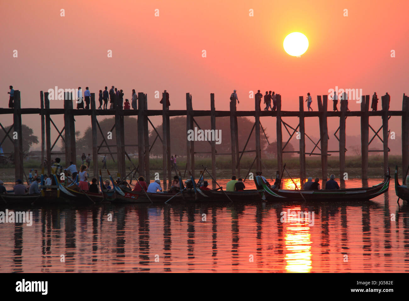 U Being is the oldest and longest teak wood bridge in the world Stock ...