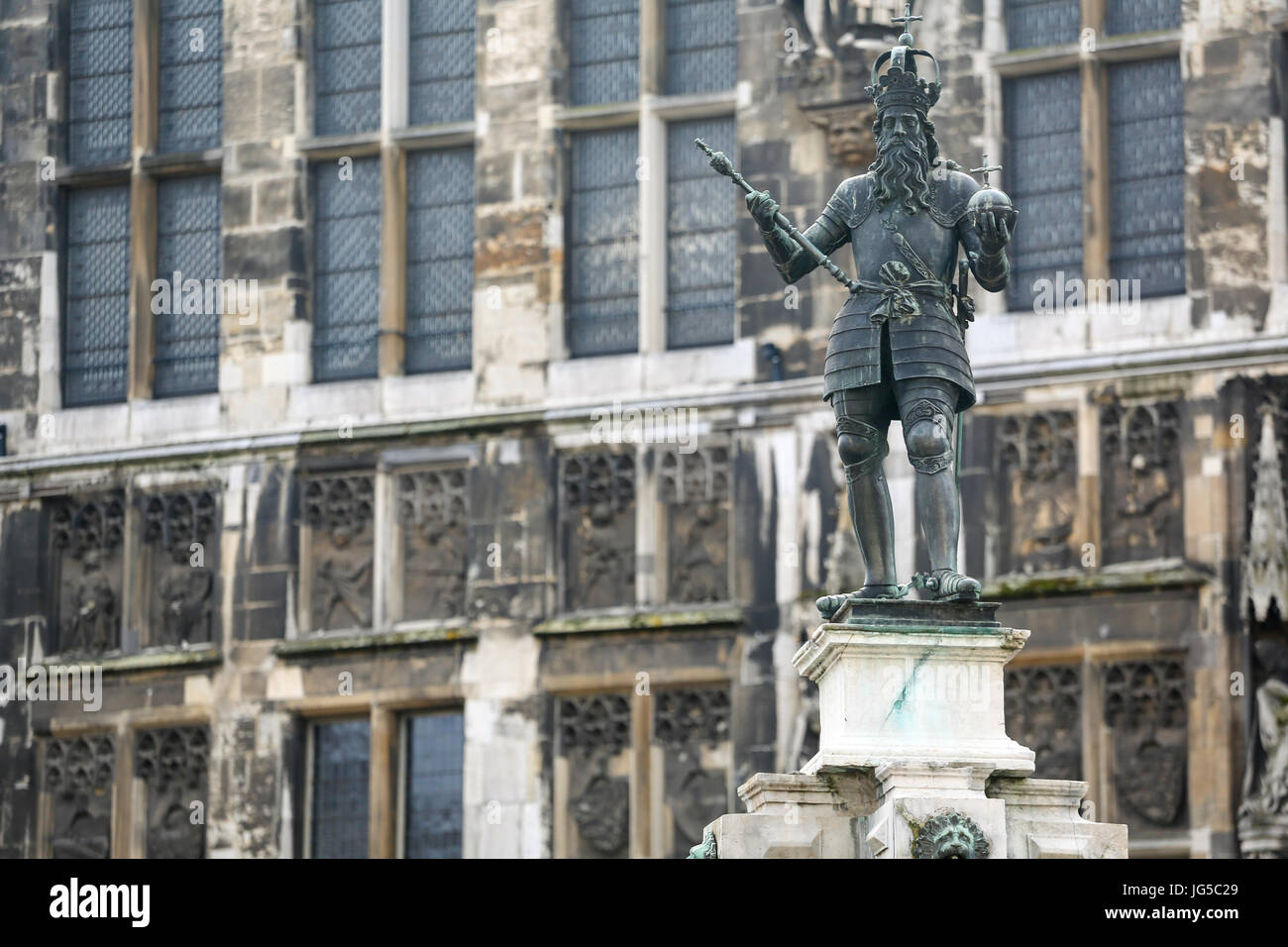 Charlemagne statue hi-res stock photography and images - Alamy