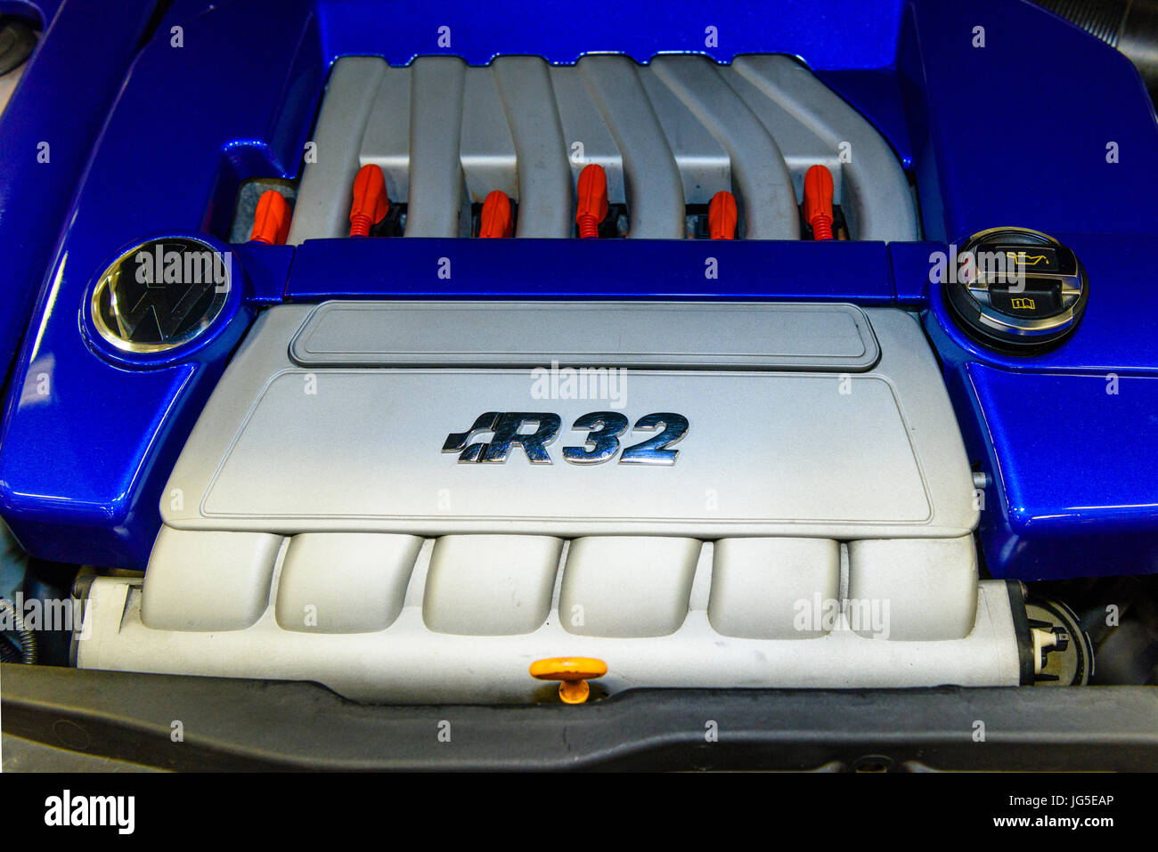 Vw golf r32 hi-res stock photography and images - Alamy