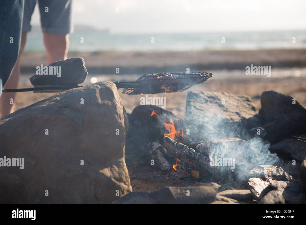 Beach bbq grill hires stock photography and images Alamy