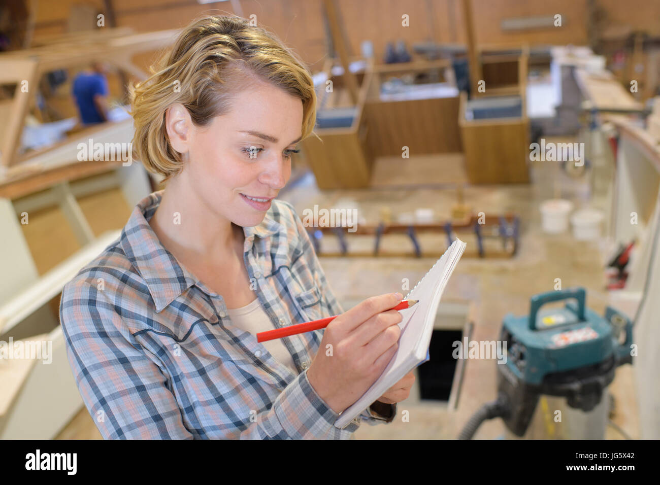 warehouse female worker talking notes on her clipboard Stock Photo - Alamy