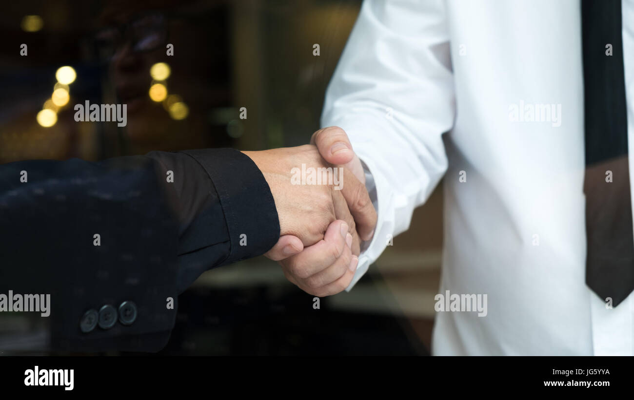 Two businessman shaking hands greeting each other Stock Photo - Alamy