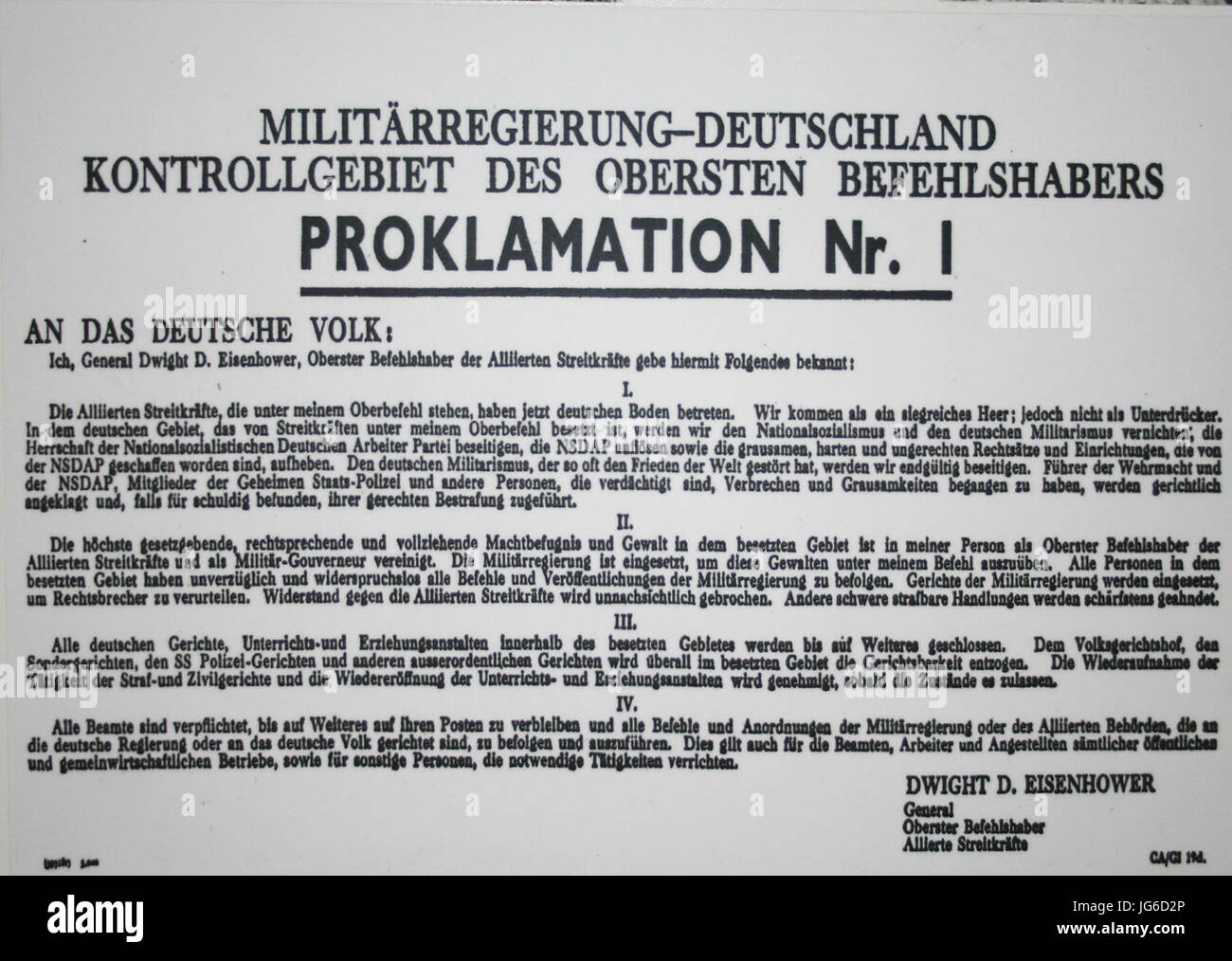 Proklamation Nr. 1 - Zweisprachige Bekanntmachung des Obersten Befehlshabers der alliierten Streitkräfte Dwight D. Eisenhower (deutschsprachiger Teil) Stock Photo