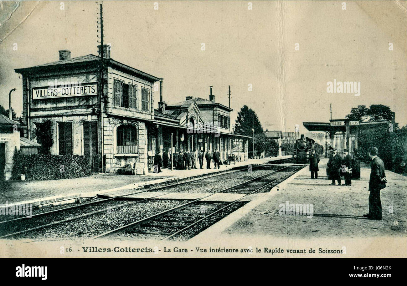 Risse 16 - Villers-Coterets - La gare - Vue intérieure avec le Rapide venant de Soissons Stock Photo