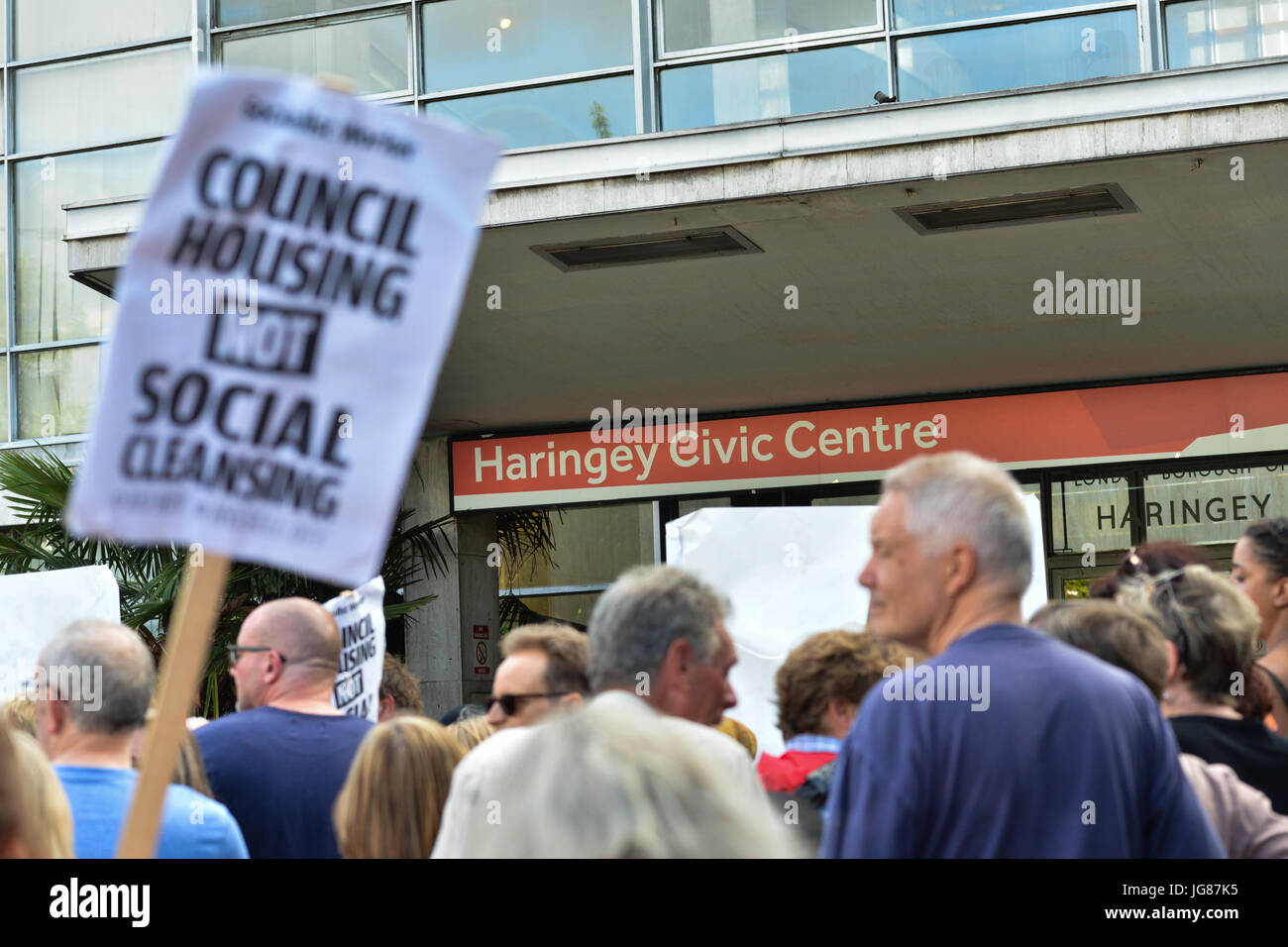 Wood Green, London, UK. 3rd July 2017. HDV Demonstration and march through Wood Green to  Haringey council civic centre against the HDV, a jointly owned private company of Haringey Council and private developer Lendlease, due to start today, 3rd July. Credit: Matthew Chattle/Alamy Live News Stock Photo