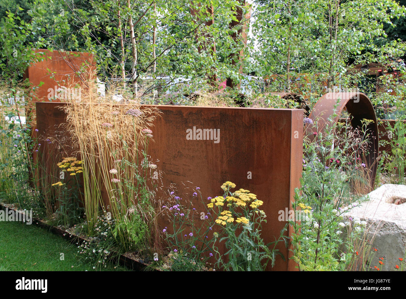 Brownfield 'Metamorphosis', designed Martyn Wilson. Gold Medal. Gardens