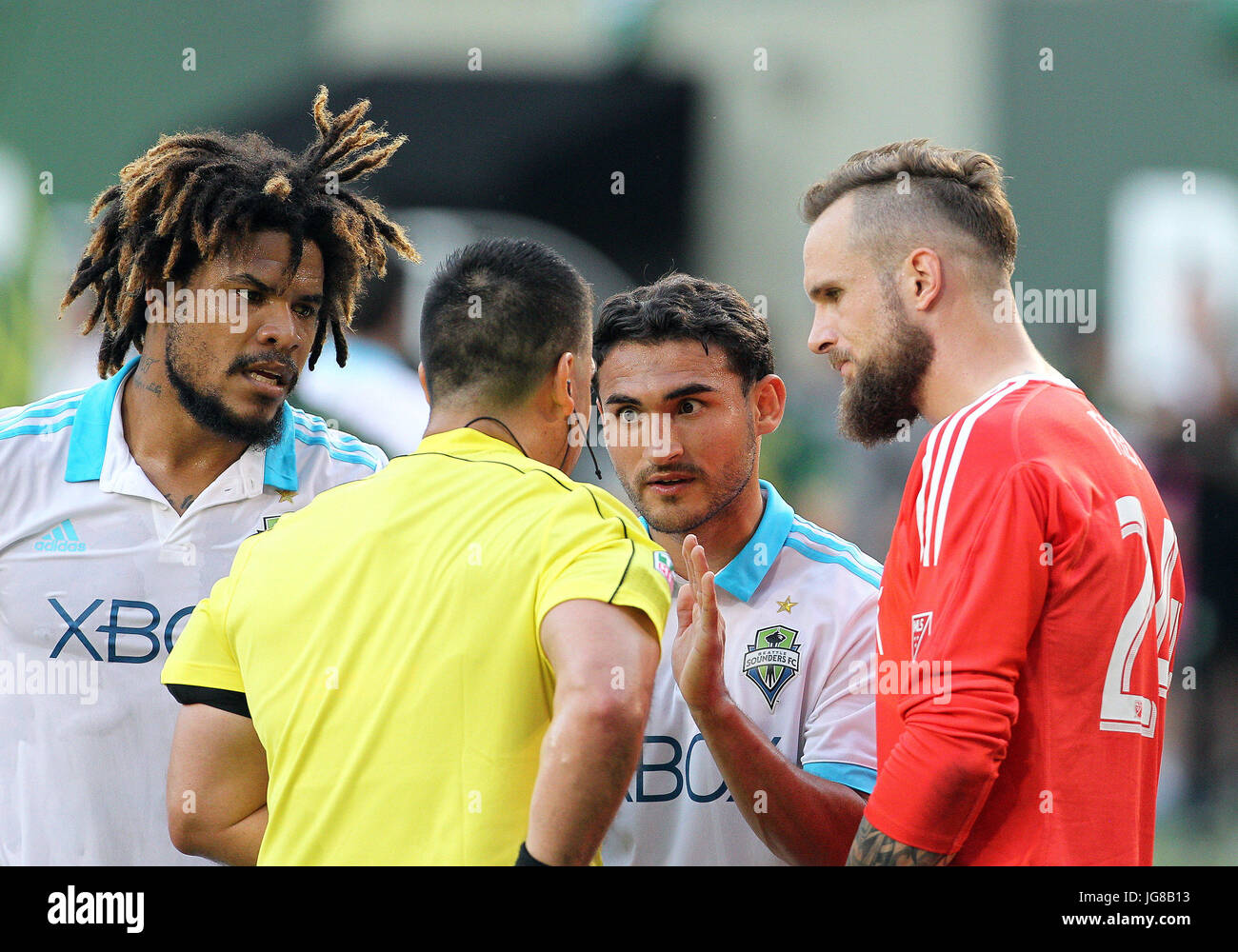 Providence Park, Portland, OR, USA. 25th June, 2017. Seattle Sounders defender Roman Torres (29), and Seattle Sounders goalkeeper Stefan Frei (24) argue with the field referee over a red card call during the MLS match between the visiting Seattle Sounders and the Portland Timbers at Providence Park, Portland, OR. Larry C. Lawson/CSM/Alamy Live News Stock Photo