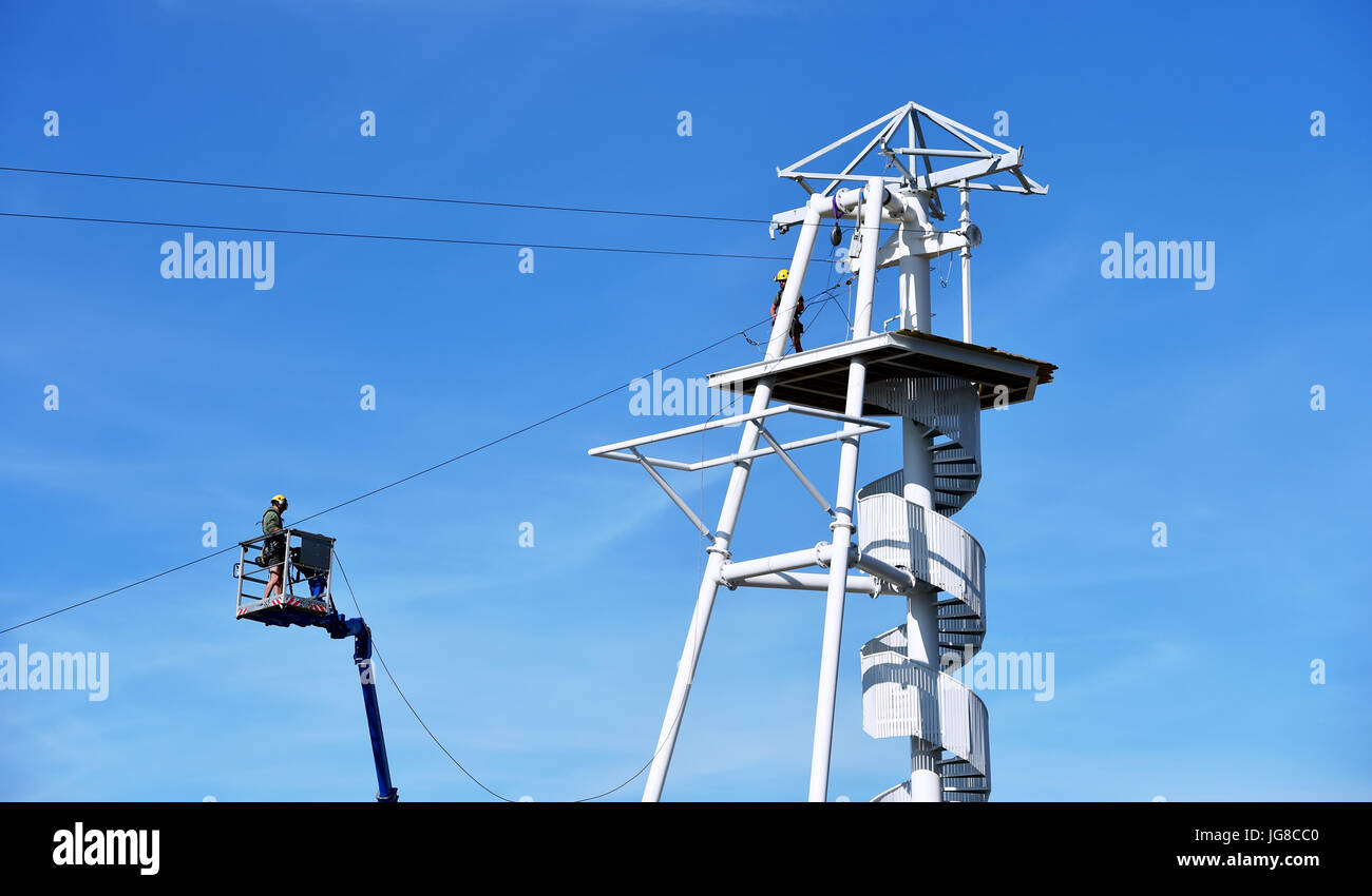 Brighton, UK. 4th July, 2017. Workmen on the new Brighton Zip ride