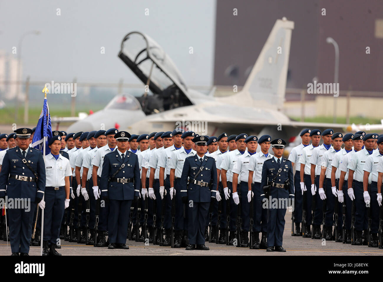 Philippines air force hi-res stock photography and images ...