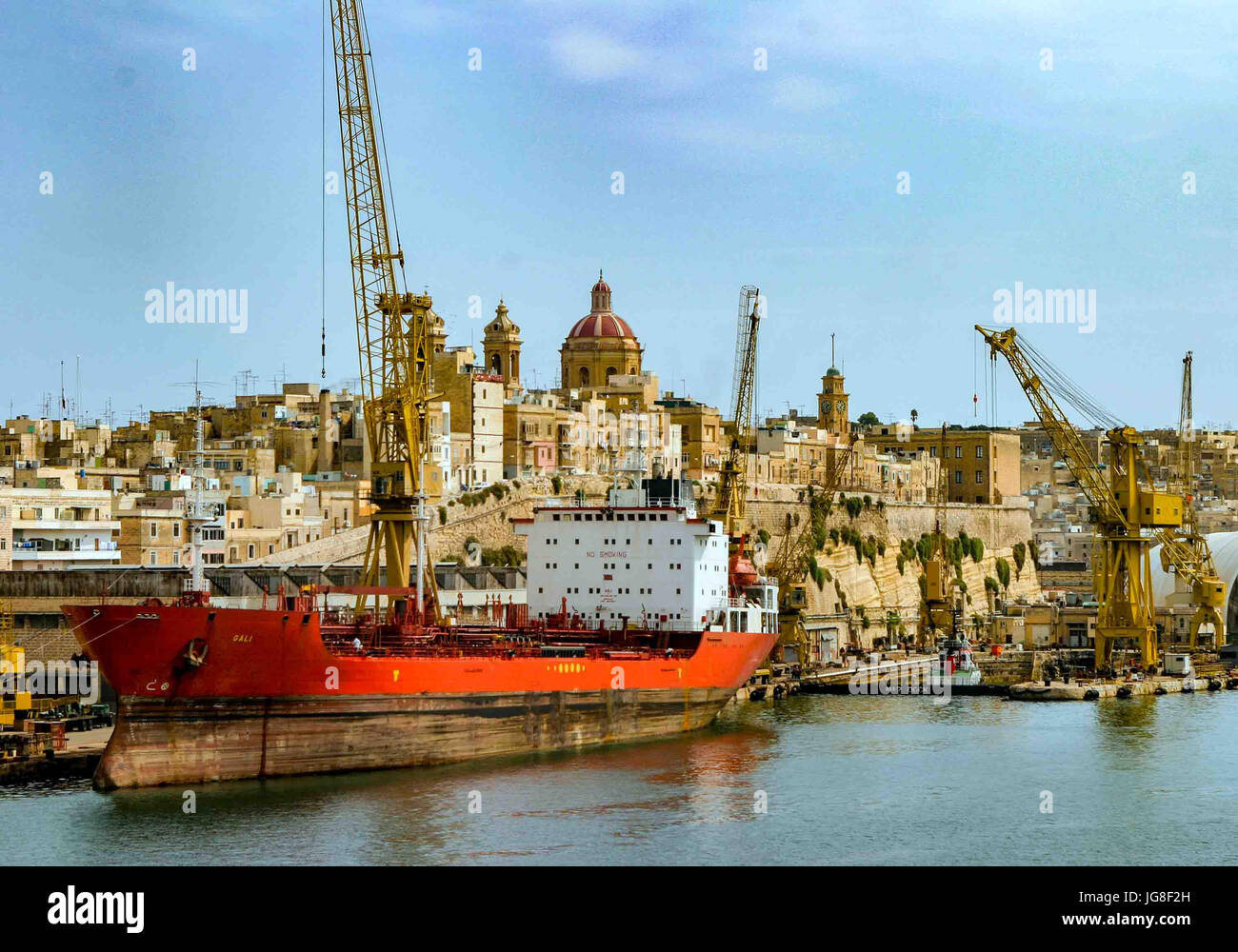 Valletta, Malta. 11th Oct, 2004. A container ship docked in the French ...