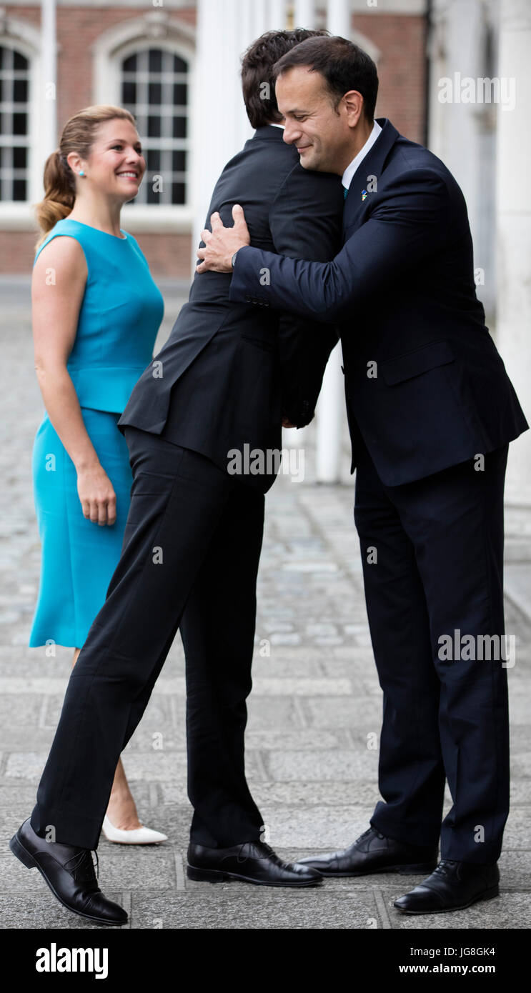 Dublin, Ireland. 4trh Jul, 2017. Canadian Prime Minister Justin Trudeau and his wife Sophie Gregoire Trudeau are greeted by An Taoiseach (Prime Minister) Leo Varadkar TD as they arrive at Dublin Castle for the Official Dinner. The Prime Minister of Canada Justin Trudeau is on an official visit to Ireland. Credit: RollingNews.ie/Alamy Live News Stock Photo