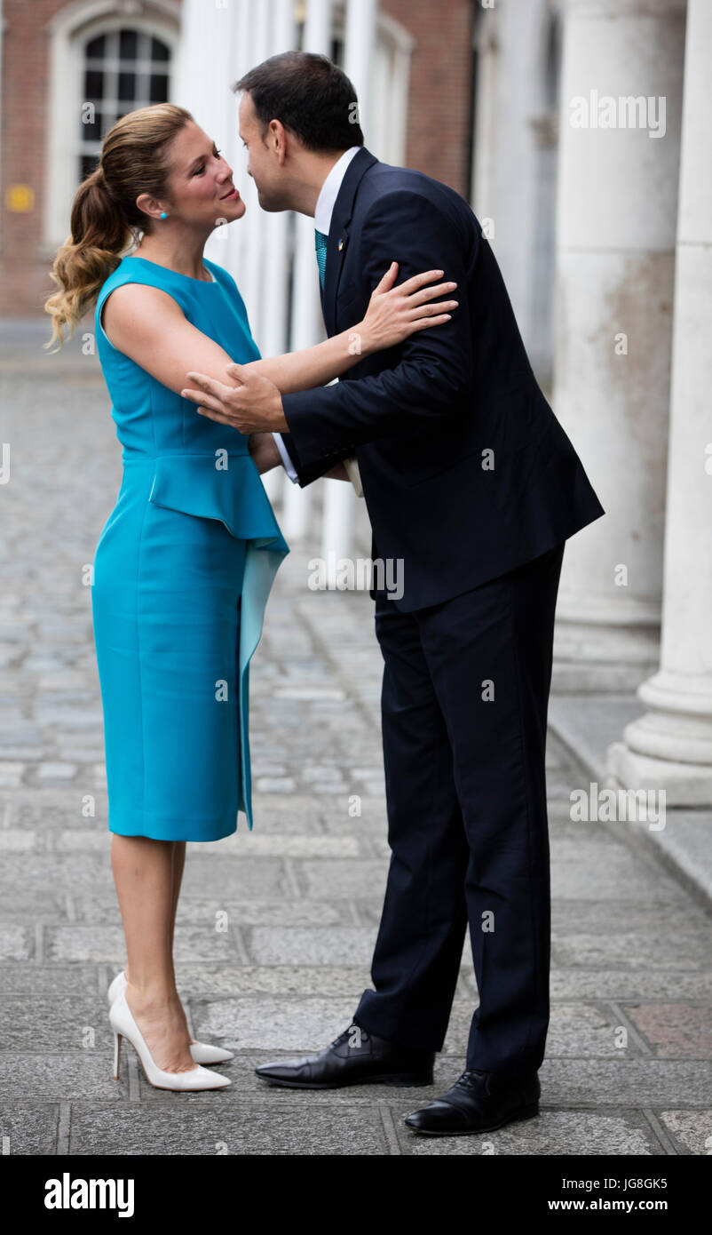 Dublin, Ireland. 4trh Jul, 2017. Sophie Gregoire Trudeau, wife of Canadian Prime Minister Justin Trudeau, is greeted by An Taoiseach (Prime Minister) Leo Varadkar TD as they arrive at Dublin Castle for the Official Dinner. The Prime Minister of Canada Justin Trudeau is on an official visit to Ireland. Credit: RollingNews.ie/Alamy Live News Stock Photo