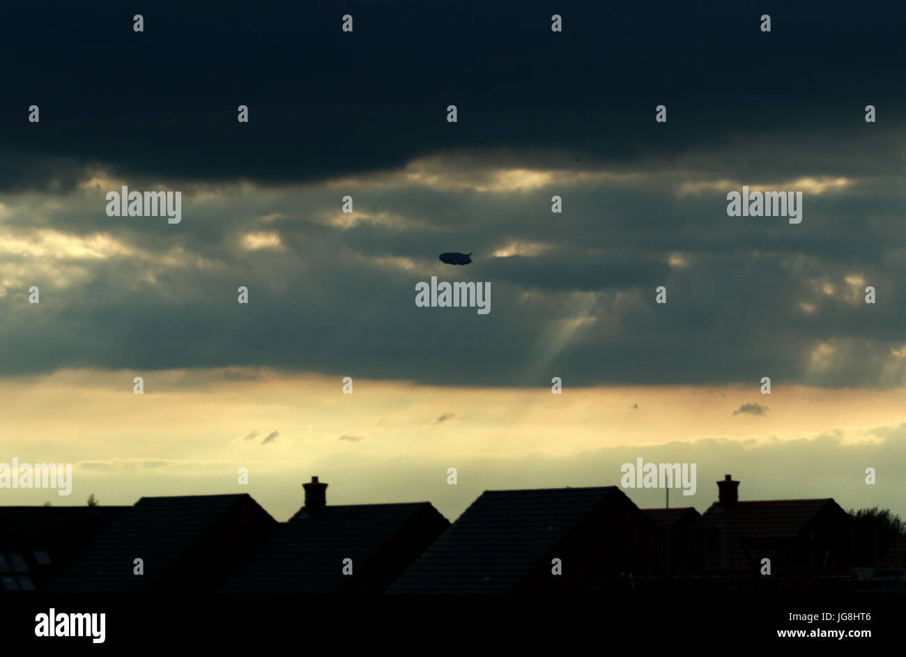 Bedford, UK. 4th July, 2017. The Airlander Air Ship is a mere dot in the distance as it is seen in the sky above these houses in Bedfordshire. Airlander Air Ship, Bedford, July 4, 2017 Credit: Paul Marriott/Alamy Live News Stock Photo