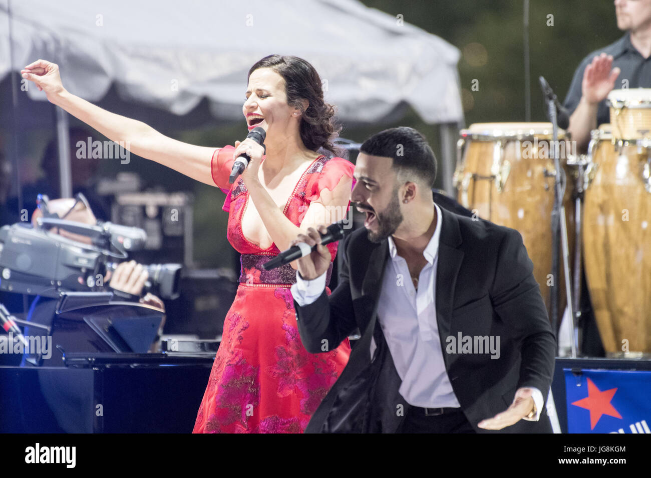 Philadelphia, Pennsylvania, USA. 5th July, 2017. MANDY GONZALEZ, and LUIS FIGUEROA, performing at the Welcome America 4th of July concert on the historic Benjamin Franklin Parkway in Philadelphia PA Gonzalez is currently starring in the hit Broadway musical 'Hamilton' Credit: Ricky Fitchett/ZUMA Wire/Alamy Live News Stock Photo