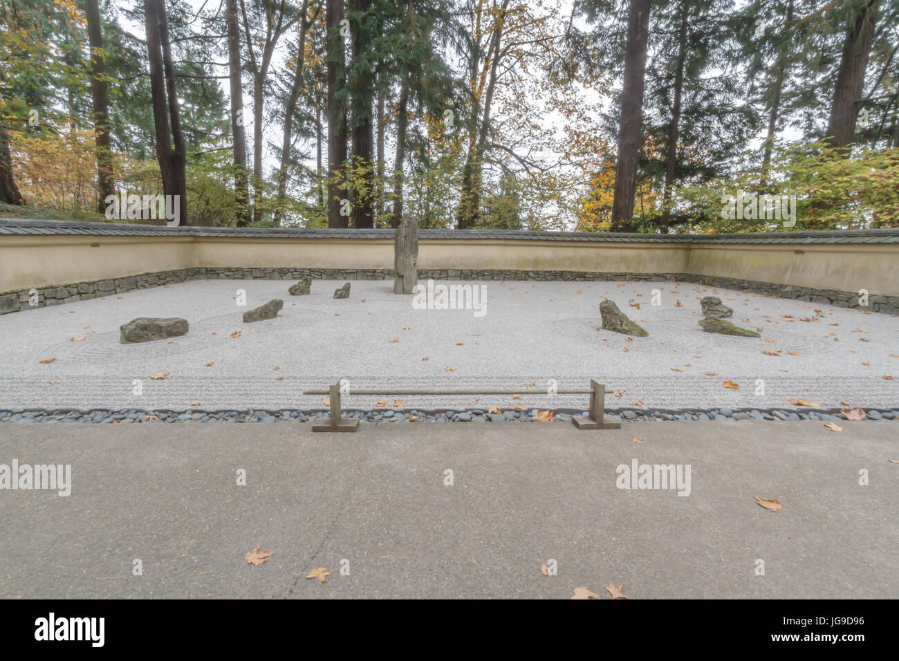 Portland japanese zen garden hires stock photography and images Alamy