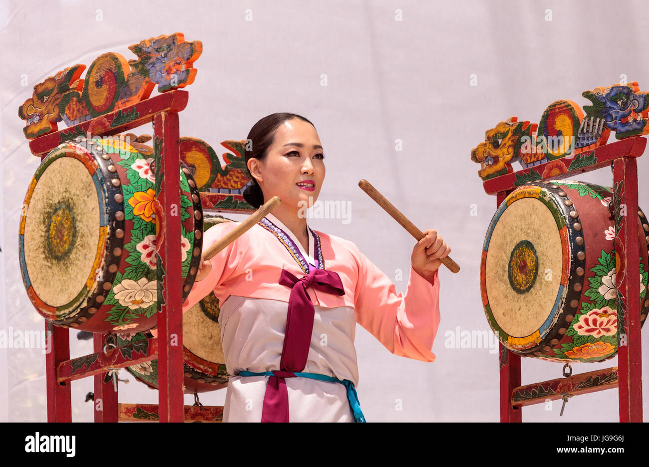 San Diego, CA, USA – July 1, 2017: Korean drum dance performed at the San Diego Zoo Safari park. Editorial only. Stock Photo