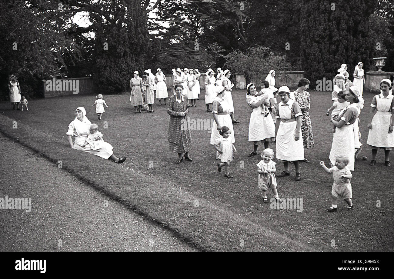 Nurses children black and white hi-res stock photography and images - Alamy