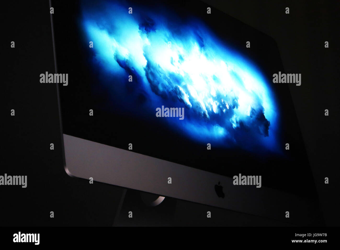 Imac desktop hi-res stock photography and images - Alamy