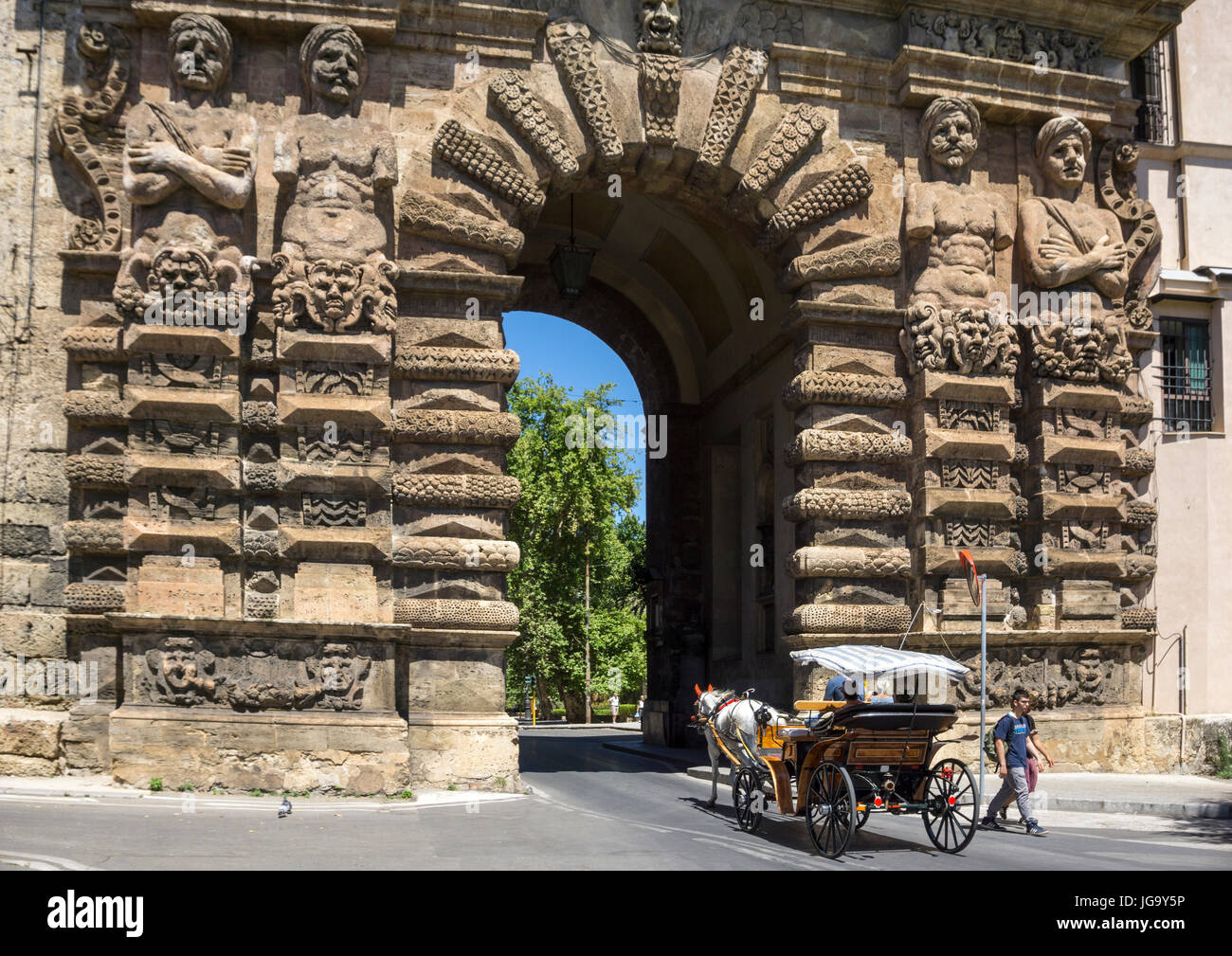 Horse and carriage passing through the 16th cen.  Porta Nuova on Corso Calatafimi. Palermo, Sicily, Italy. Stock Photo