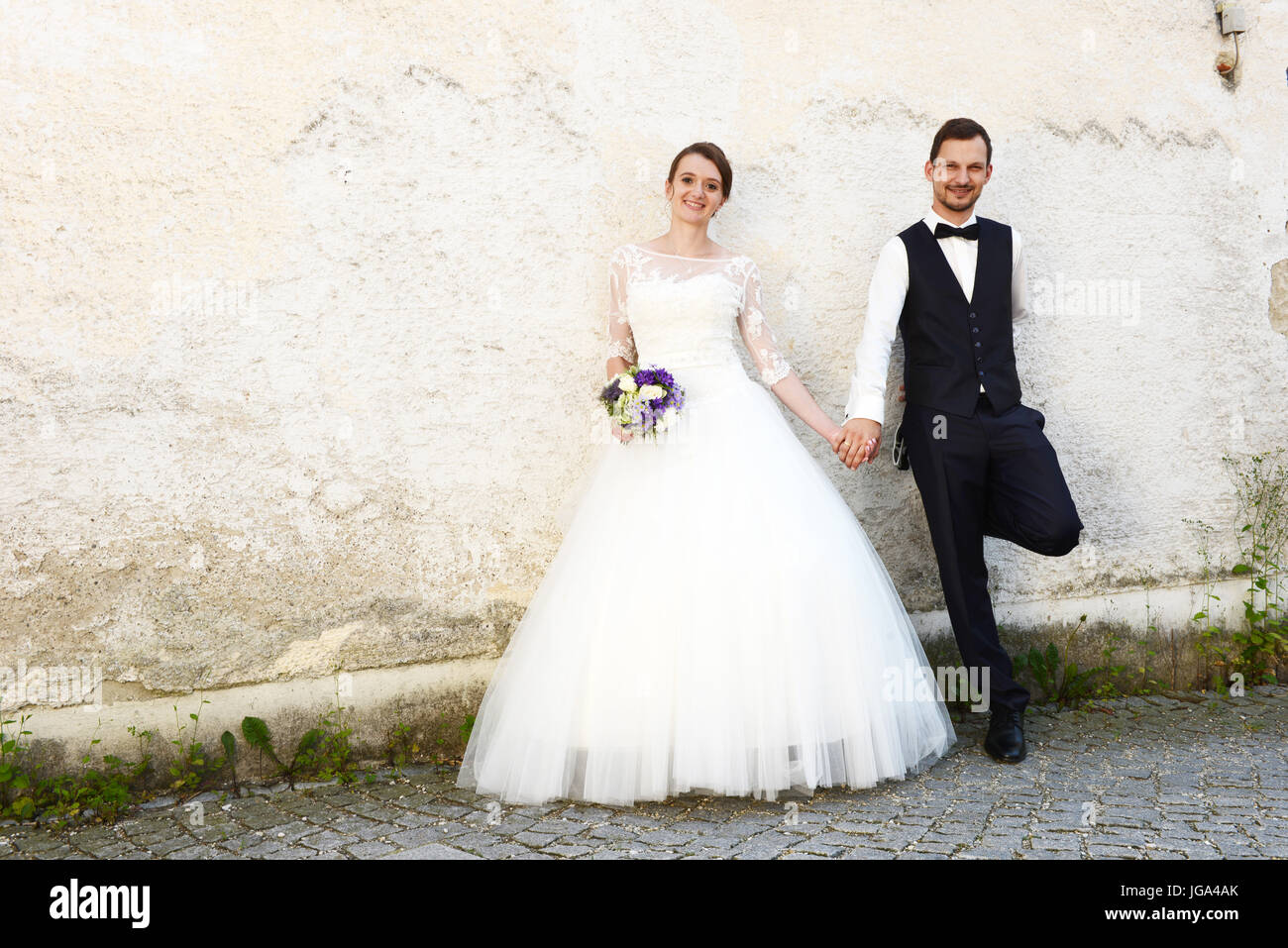 Happy portrait couple wall hi-res stock photography and images - Alamy