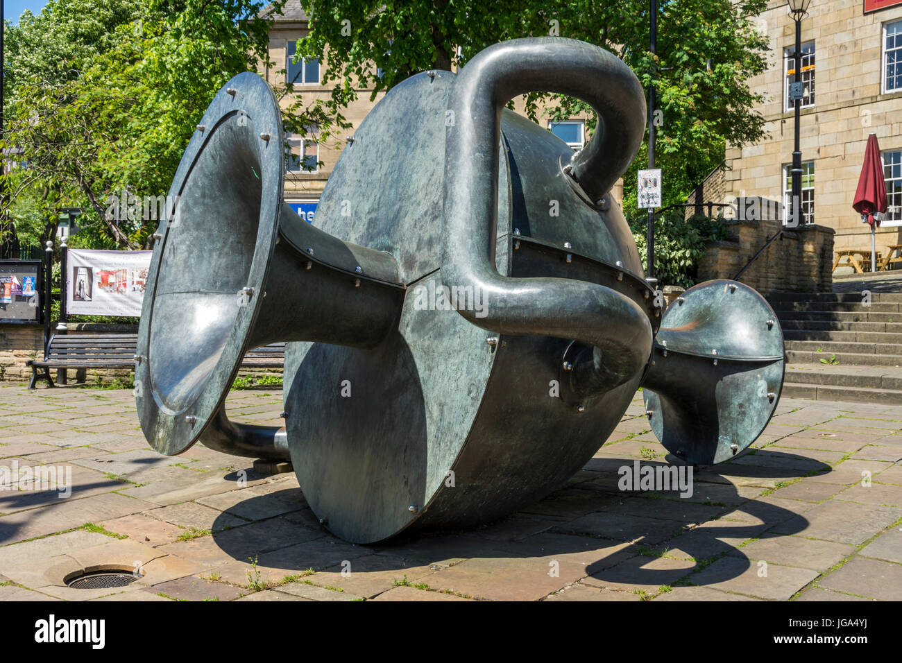 Tilted Vase, a sculpture by Edward Allington (1998), Market Square