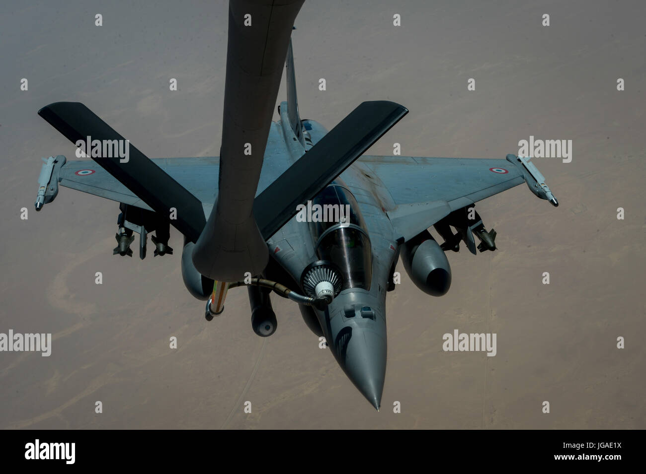 a-french-air-force-rafale-receives-fuel-